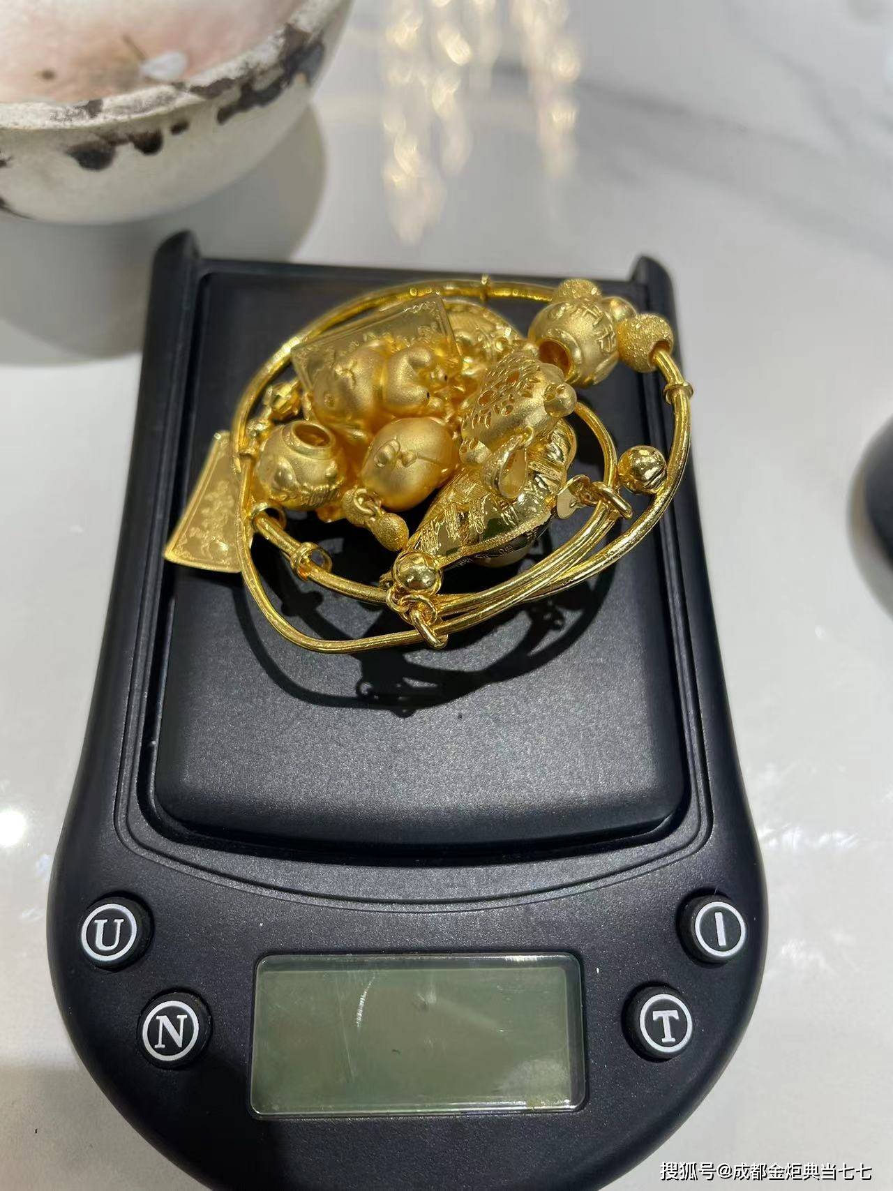 齐齐哈尔最新24小时上门回收金价方法分析(最方便真实的齐齐哈尔24小时上门回收黄金方法)